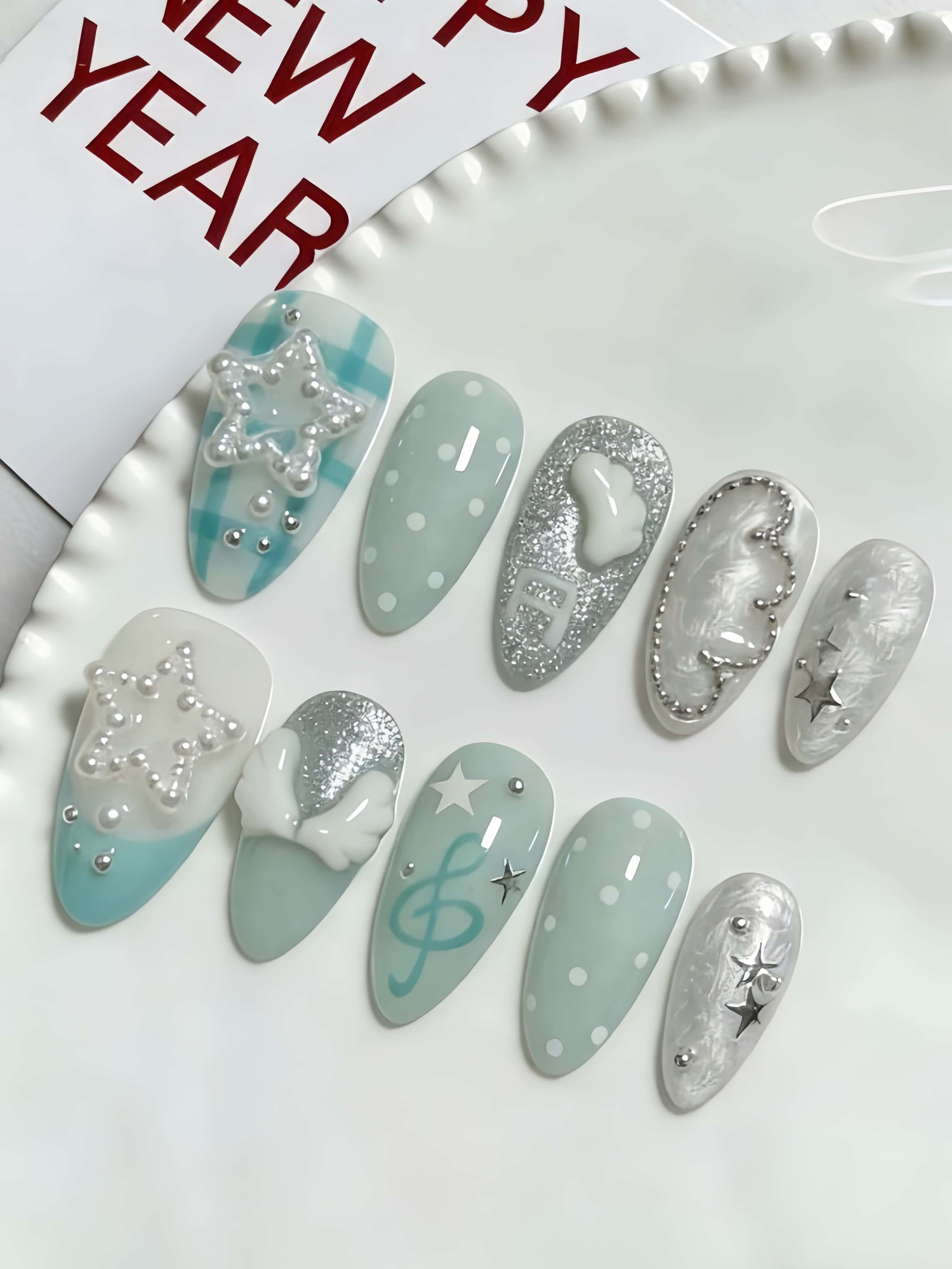 Japanese Lifestyle Japanese - 10 ชิ้นของปลายเล็บปลอมทรงอัลมอนด์แบบทำมือ ความยาวปานกลาง สีเขียวมิ้นต์ผสมกลิตเตอร์สีเงิน สไตล์ญี่ปุ่นที่สดใสและน่ารัก เหมาะสำหรับการตั้งแคมป์ในช่วงต้นฤดูร้อน